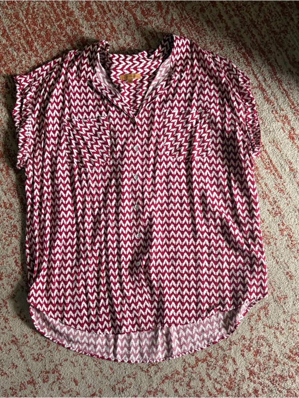 Women's Crimson Chevron V-Neck Short Sleeve Blouse